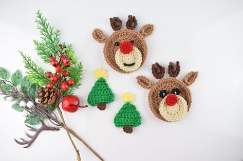 Reindeer applique- free crochet pattern Crochet Christmas Motifs Free Pattern, Crocheting For Beginners, Appliques Au Crochet, Reindeer Applique, Crochet Appliqué, Crochet Christmas Trees Pattern, Christmas Crochet Blanket, Canvas Ornaments, Crochet Knit Top