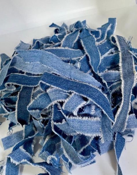 Artisanats Denim, Jean Diy, Ropa Upcycling, Denim Scraps, Jean Fabric, Denim Crafts Diy, Diy Jeans, Blue Jeans Crafts, Shelves Diy