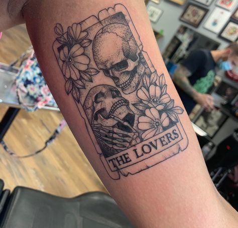 Girly Grunge Tattoos, Wörter Tattoos, Tarot Card Tattoo, Tarot Tattoo, Tattoos For Lovers, Inspiration Tattoos, Tattoos Geometric, Card Tattoo, Sleeve Tattoos For Women