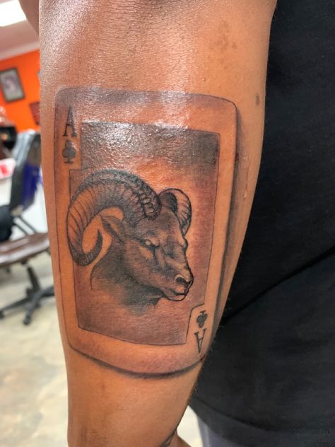 Custom sibling tattoo. I’m the black sheep of the family. Out of 5 siblings I’m the middle kid. ♠️- oldest brother. ♦️- Oldest sister. ♣️-Myself. ♥️-Youngest sister. 🃏- my half sister. Black Sheep Of The Family Tattoo, 5 Siblings, Ace Of Clubs, Oldest Sister, Youngest Sister, Black Sheep Of The Family, The Black Sheep, Sibling Tattoos, Family Tattoo