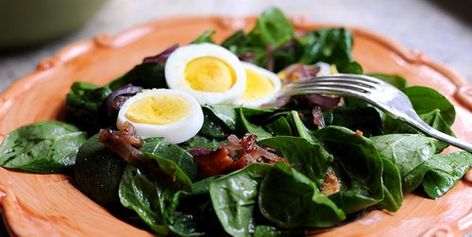 The Best Spinach Salad Ever Is Drizzled with Hot Bacon Dressing Wilted Spinach Salad, Salmon Garlic, Spinach Salads, Warm Bacon Dressing, Hot Bacon Dressing, Caramelized Onions And Mushrooms, Bacon Dressing, Wilted Spinach, Resep Salad