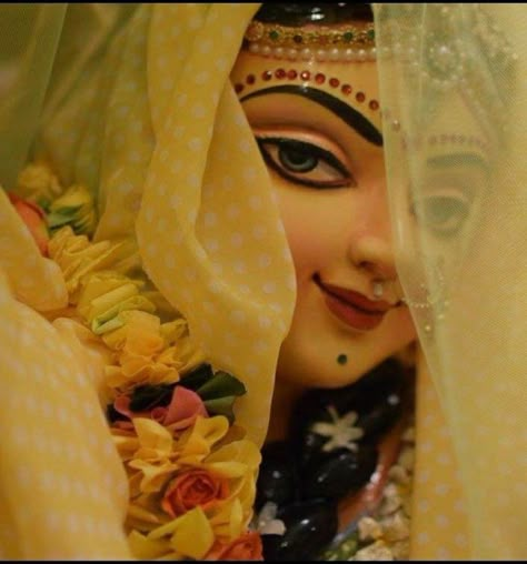 Hare Krishna Mantra, Devi Images Hd, Shri Radha, Lord Rama Images, Krishna Drawing, Radhe Shyam, Shree Radhe, Krishna Book, Radha Painting