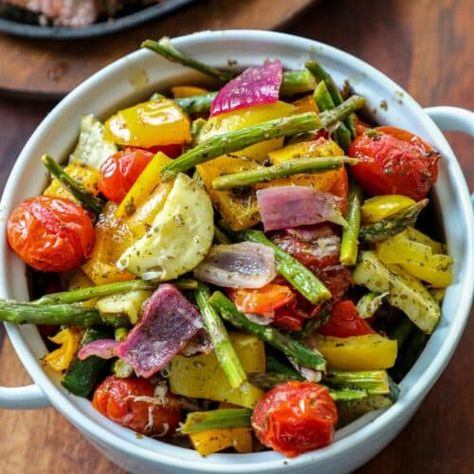 Italian Roasted Vegetables - Bonappeteach Italian Roasted Vegetables, Roasted Vegetables Oven, Vegetable Recipe, Roasted Vegetable Recipes, Italian Vegetables, Roasted Vegetable, Italian Dinner, Sauteed Vegetables, Veggie Side Dishes