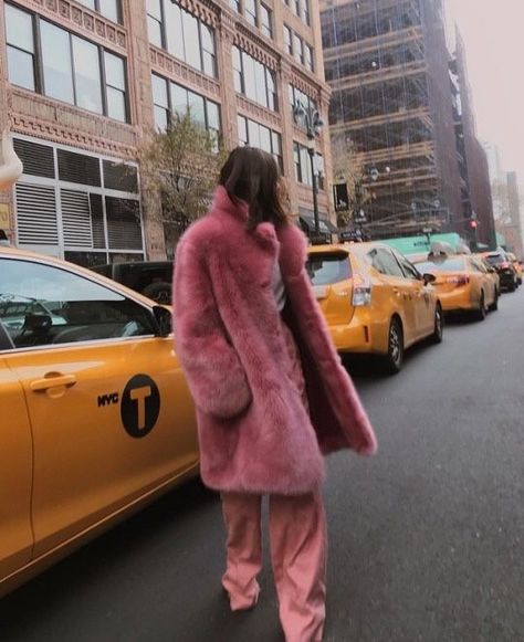 What Are The Benefits Of Doing A Fashion Internship Abroad Pink Fur Coat Outfit, Fur Coat Street Style, Fur Street Style, Weird Fashion Trending, Internship Fashion, Pink Faux Fur Coat, Pink Fur Coat, Fur Coat Outfit, Coat Street Style