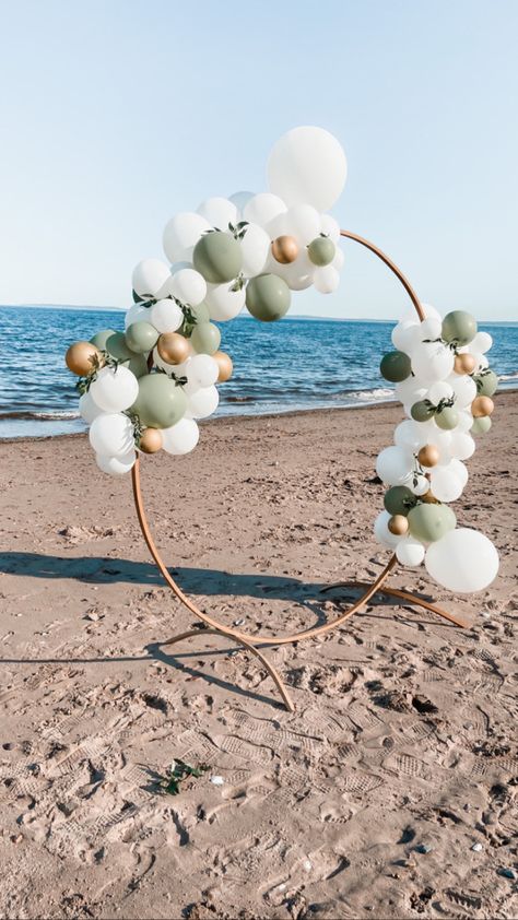 Balloon Arch On Gold Ring, Gold Ring Balloon Arch, Minimalist Balloon Arch, Balloon Ring Decoration Ideas, Beachy Balloon Arch, Circular Balloon Arch, Balloon Ring Arch, Ring Balloon Arch, Balloon Arch Ring