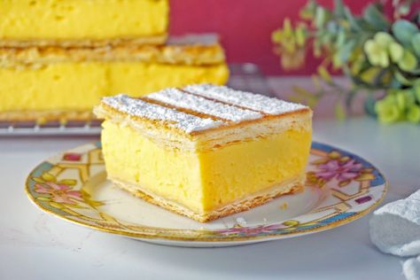 How to Make a Custard Square, the Most Popular Dessert in New Zealand Custard Squares, Filling Desserts, Custard Cakes, Desserts From Around The World, How To Make Custard, Vanilla Slice, Custard Cake Recipes, Almond Pastry, Popular Dessert