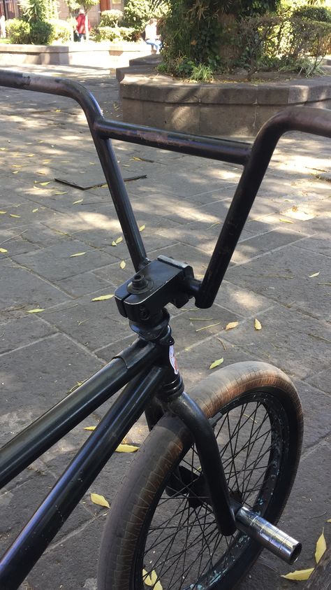 #harobikes #gorila #savage Black Bmx Bike, Haro Bikes, Bmx Street, Bmx Bicycle, X Picture, Cafe Racer Bikes, Dune Buggy, Bike Style, Bmx Bikes