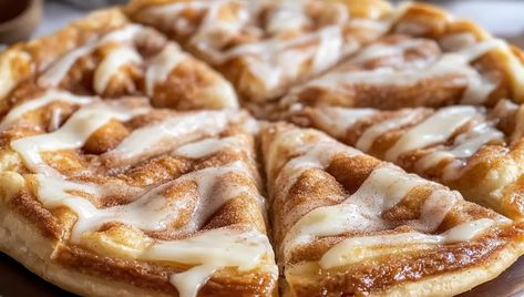 Cinnamon Roll Pizza Dessert, Cinnamon Pizza, Creamy Cheesy Potatoes, Dessert Pizza Recipes, Crescent Roll Pizza, Cinnamon Roll Cheesecake, Gooey Cake, Family Desserts, Chicken Pasta Bake