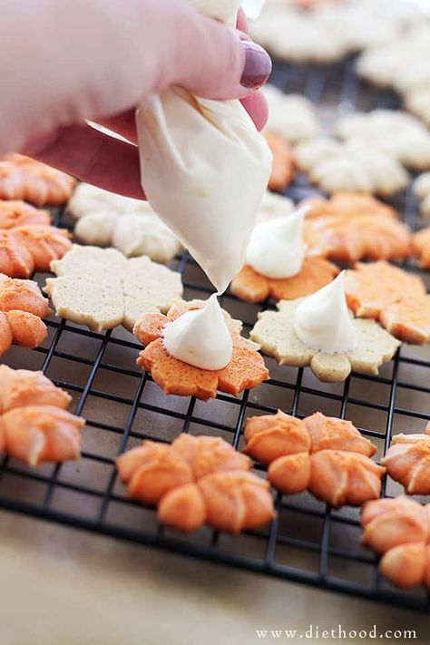 Pumpkin Spice Spritz Cookies | www.diethood.com | Buttery and delicious spritz cookies flavored with everyone's Fall-favorite, pumpkin spice! Cookie Press Cookies, Press Cookies, Cookie Press Recipes, Christmas Spritz Cookies, Cookies Sandwich, Maple Icing, Spritz Cookie Recipe, Spritz Cookies, Caramel Cookies