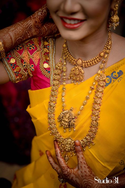 Wedding Jewelry Sets Bridal Jewellery, Indian Wedding Jewelry Sets, Gold Temple Jewellery, Antique Necklaces Design, Indian Bridal Jewelry Sets, Antique Gold Jewelry Indian, Gold Jewelry Simple Necklace, Gold Necklace Indian Bridal Jewelry, Antique Bridal Jewelry