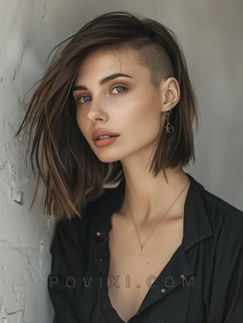 Half Shaved Hair Short, Female Undercut, One Side Shaved Hairstyles, Unique Undercut, Bob With Undercut, Queer Haircut, Undercut Hairstyles Women, Undercut Bob, Undercut Long Hair