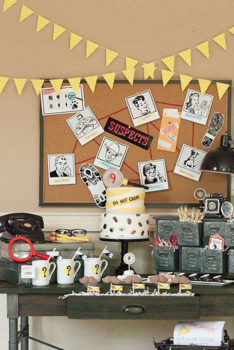 Dessert table at a detective birthday party! See more party planning ideas at CatchMyParty.com! Detective Birthday Party, Geheimagenten Party, Dessert Bord, Secret Agent Party, Spy Birthday Parties, Detective Party, Detective Theme, Clue Party, Spy Party