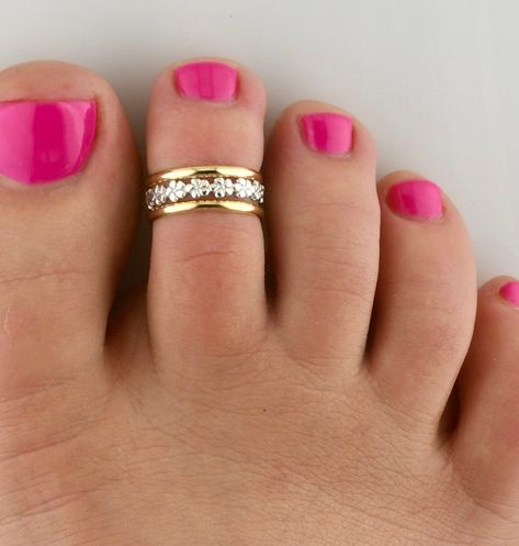 Gold toe rings