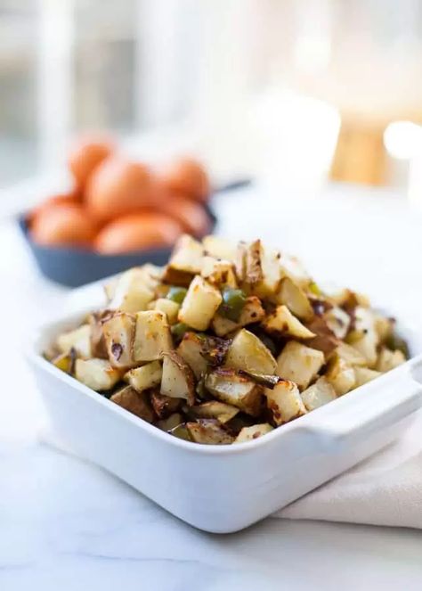 These air fryer hash browns use a mix of diced potatoes, pepper, onion and spices to create a great healthy side dish for breakfast or for any time of the day using your air fryer or Ninja Foodi. Use these breakfast potatoes in the morning, or as a hearty dinner side dish. Air Fryer Hashbrowns, Breakfast Sides Dishes, Easy Whole 30 Recipes, Carrot Cupcake, Healthy Side Dish, Healthy Breakfast Recipes Easy, Dinner Side Dishes, Air Fryer Healthy, Diced Potatoes