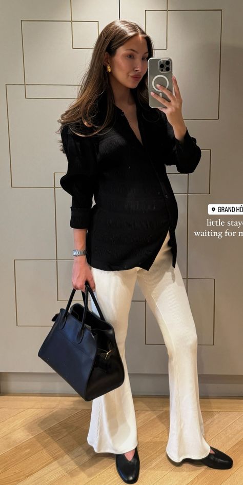 Pregnant Lawyer Outfits, Office Outfits For Pregnant Women, Rosie Huntington Pregnant Style, Arielle Charnas Pregnancy Style, Chic Fall Maternity Outfits, Pregnant Interview Outfit, Rosie Huntington Whiteley Pregnant Style, Leia Sfez Pregnant Style, Pregnant Formal Outfit