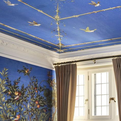 Iksel Decorative Arts on Instagram: "A detail of our "Livia's Garden" ceiling in Evening colorway, in a dining room in London. With its characteristic Pompeian architecture "Livia's Garden" ceiling is available in 4 colorways representing the four stages of the day; Sunrise, Day, Sunset and Evening.

#liviasgarden #pompeian #birds #ceilingdesign #ceilingdecor #ceilingmural 

#ikselscenicwallpaper #scenicwallpaper #fresco #fresque #fresko #panoramicwallpaper #papierpeint #papelpintado #papierpeintpanoramique #cartadaparatipanoramica #muralwallpaper #mural #interiordesign #interiordesigninspiration #trompeloeil #iksel #repeatpattern #fabric #wallpaper" De Gournay Wallpaper, Room London, Ceiling Murals, Scenic Wallpaper, Bird Cage Decor, Chinoiserie Style, Painted Ceiling, Ceiling Decor, Traditional Interior