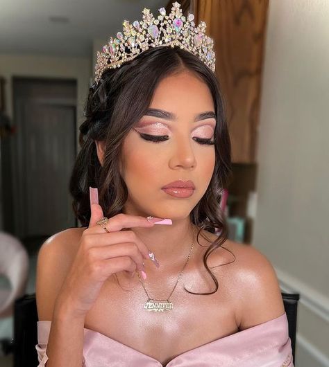 Pink Makeup Look For Quince, Makeup Look For Rose Gold Dress, Quince Makeup Looks Pink And Gold, Xv Pink Makeup, Simple Pink Quince Makeup, Makeup Quinceanera Pink, Quince Glam Makeup, Make Up For Sweet 16, Pink 15 Makeup