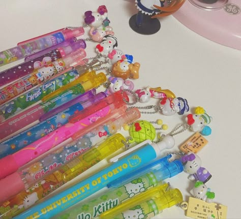 Pens With Charms, Sanrio Stationary, Pretty School Supplies, Sticker Organization, Cute Journals, Stationary School, Cute Stationary, Cute Pens, Cute School Supplies