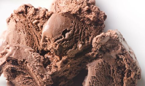 You don’t need an ice cream machine to make this rich, creamy, frozen dessert.This recipe is courtesy of More Than Burnt Toast. Ice Cream Without Heavy Cream, Semifreddo Recipe, Diy Yogurt, Chocolate Hazelnut Spread, Frozen Yoghurt, Healthy Ice Cream, Nutella Recipes, Chocolate Nutella, Christmas Menu