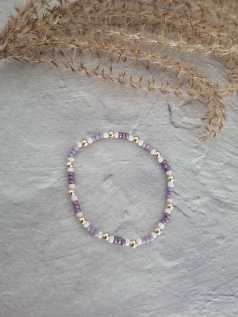 Homemade Pearl Bracelet, Homemade Pearl Jewelry, Bracelet Small Beads, Homemade Bracelets With Beads, Seed Bead Bracelets Ideas, Small Bead Bracelets, Tiny Beaded Bracelets, Pearl Bracelet Ideas, Small Beaded Bracelets