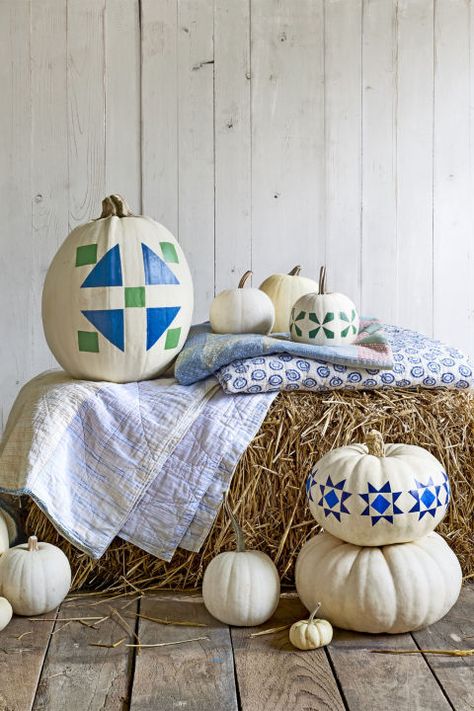 For this Barn Quilt Pumpkin decoration, start with a white pumpkin, such as a "Lumina." Cut out design from template to create a stencil of desired quilt pattern. Tape the stencil to the pumpkin and use a foam stencil paintbrush and acrylic paint to create the pattern. Repeat  Display your barn quilt pumpkins on hay bales topped with blankets. Pumpkins Ideas, Creative Pumpkin Painting, Pumpkin Decorating Ideas, Creative Pumpkin Decorating, Halloween Decor Diy, No Carve Pumpkin Decorating, Pumpkin Uses, Easy Diy Halloween Decorations, Pumpkin Painting Ideas