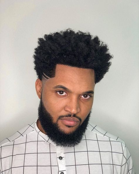 Black Man Haircut Fade, Cameron Hair, Cabelo Black, Fade Haircut Curly Hair, Boondocks Drawings, Afro Hairstyles Men, Afro Fade, Natural Hair Men, Curly Hair Fade