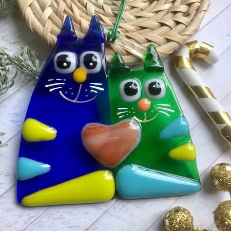 Melting Glass, Fused Glass Wall Art, Glass Fusion Ideas, Glass Christmas Decorations, Bee Creative, Fused Glass Artwork, Fused Glass Ornaments, Glass Fusing Projects, Glass Diy