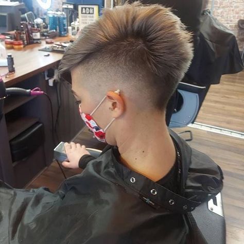 40 Hot Faux Hawk Hairstyles for Women to Try in 2023 Faux Hawks For Women, Womans Undercut Hair Designs, Haircuts For Tomboys, Faux Hawk Pixie Shaved Sides, Girl Faux Hawk, Hawk Hairstyles For Women, Faux Hawk Hairstyles For Women, Unique Hair Cuts, Faux Hawk Women