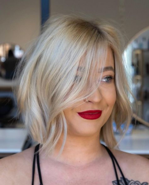 Chris Jones on Instagram: “Textured Bob with a graduated undercut ✂️ Hair type : Fine Density : Medium Shears used : Paragon II @arcscissors Styling products :…” Messy Blonde Bob, Best Bob Haircuts, Fine Straight Hair, Bob Haircut For Fine Hair, Bob Hairstyles For Fine Hair, Short Hair Color, Chic Hairstyles, Haircuts For Fine Hair, Short Blonde Hair