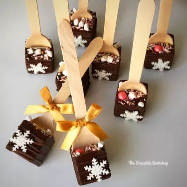 Cocoa Spoons, Hot Chocolate On A Stick, Ice Cream Cone Cake Pops, Hot Chocolate Favors, Hot Cocoa Party, Ice Cream Cake Pops, Gourmet Hot Chocolate, Cocoa Party, Hot Chocolate Spoons