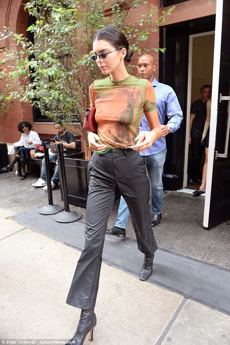 Buddy system: Kendall was accompanied by her bodyguard as they left her NYC residence Sheer Top Outfit, Buddy System, Kim K Style, Quoi Porter, Kardashian Kollection, Kendall Jenner Outfits, Jenner Outfits, Top Outfit, Mode Inspo