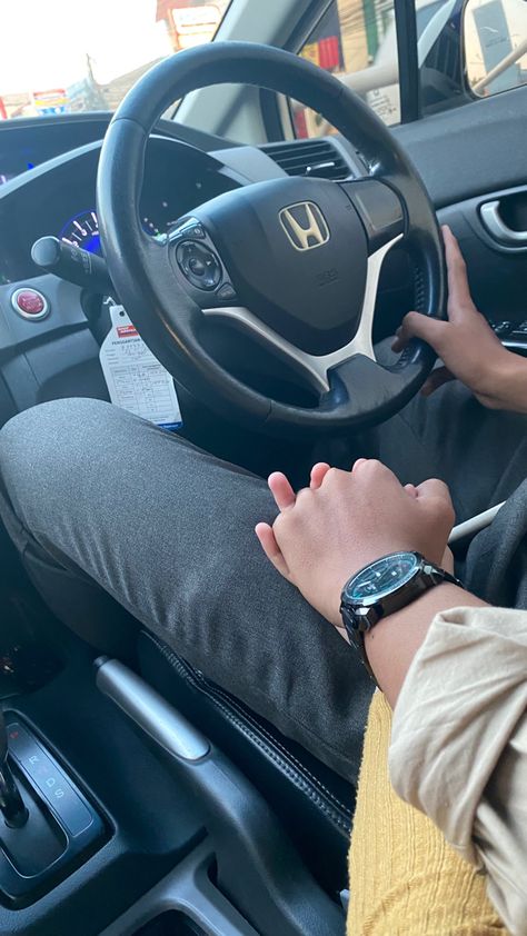 In Car Couple Pictures, Couple Photo In Car, Airport Hugs Couples, Car With Boyfriend, Car Couple Aesthetic, Ring Mehndi Design, Couples Hidden Face Pics, Luxury Couple, Snap Streak Ideas Easy