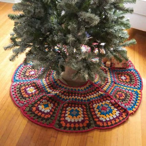 Granny Square Tree Skirt, Granny Square Tree, Christmas Tree Skirt Patterns, Square Tree Skirt, Tree Skirt Crochet Pattern, Tree Skirt Crochet, Crochet Christmas Tree Skirt, Square Tree, Crochet Tree Skirt