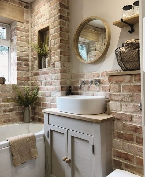 Small Rustic Bathroom Ideas, Small Rustic Bathroom, Brick Bathroom, Casa Hobbit, Bathroom Accent Wall, Bathroom Accents, Bathroom Farmhouse Style, Rustic Bathrooms, Farmhouse Bathroom Decor