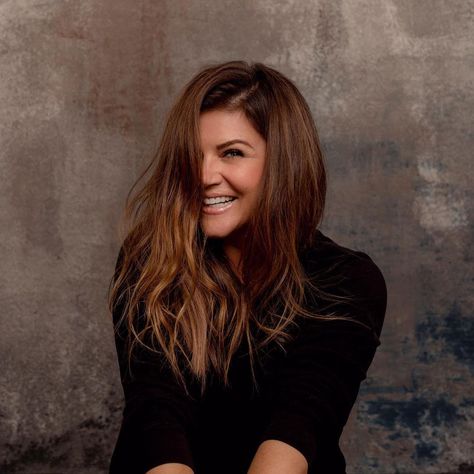 Tiffani Thiessen Hair, Tiffany Thiessen, Tiffani Amber Thiessen, Tiffani Thiessen, Instagram Videos, Beverly Hills 90210, 2022 Vision Board, Make Up Hair, Film Music