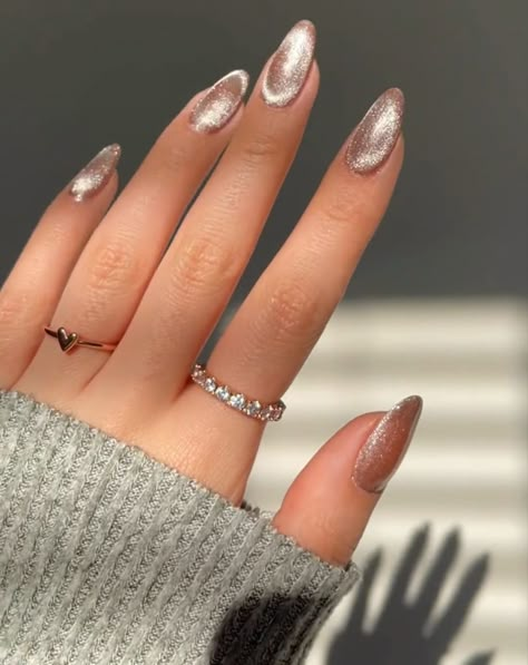 Ready to get ahead of the curve? Check out the 2022 that'll be big in 2023! Get your nails ready for a year of sparkling colors, designs and styles that will take your look to the next level. Velvet Effect Nails, Velvet Gold Nails, 2033 Nails, Silver Velvet Nails, Gold Cats Eye Nails, Cat Eye Silver Nails, Gold Velvet Nails, Velvet Nails How To, Heluviee Nails