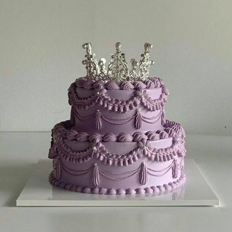 Aesthetic Desserts, Bolo Vintage, Purple Cakes Birthday, Purple Cake, Vintage Birthday Cakes, Homemade Ideas, Sweet 16 Birthday Cake, Vintage Cakes, Purple Cakes