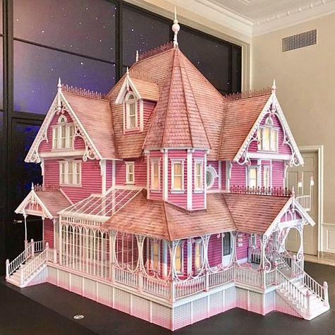 Pink Palace Layout, Coraline Minecraft, Coraline House Layout, Coraline Moon, Coraline House, Moon Board, Dollhouse Family, Coraline Movie, Coraline Aesthetic