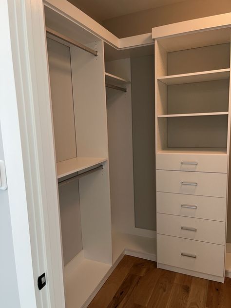 Small Built In Closet Ideas, Small Square Closet Ideas, Farmhouse Closet, Kids Closets, Diy Custom Closet, Organizing Walk In Closet, Master Closet Organization, Closet Redo, Bedroom Built In Wardrobe