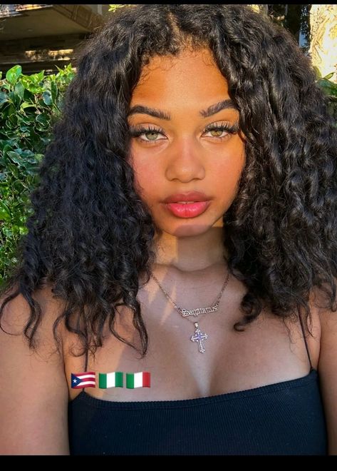 🇵🇷🇳🇬🇮🇹 Highschool Dream, Biracial Women, Girl With Green Eyes, Fake Account, Mixed Hair, Dark Skin Beauty, Curly Hair Women, Hair And Beauty Salon