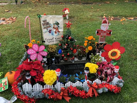 2020 Christmas cemetery decoration. Dollar Tree Decorations, Cemetary Decorations, Dia De Los Muertos Decorations Ideas, Gravesite Decorations, Cemetery Decorations, Grave Decorations, Cute Engagement Rings, Dollar Tree Christmas, Memorial Garden