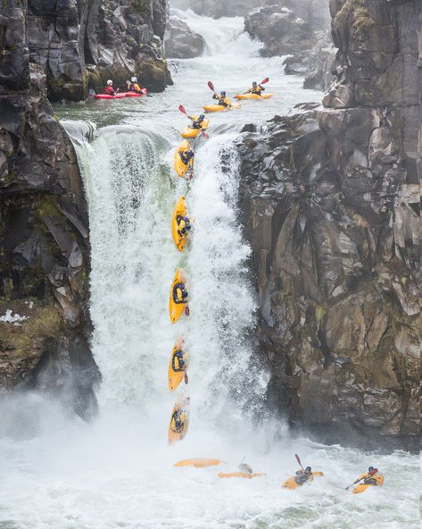 https://flic.kr/p/dYpw5u | Waterfall-Kayak-Drop, Action-Sequence | ~40 foot waterfall kayak drop. Action-sequence composited in PhotoShop Extreme Kayaking, Sequence Photography, Extreme Photography, Action Sequence, White Water Kayak, Wow Photo, Extreme Adventure, Kayaking Gear, Kayak Adventures