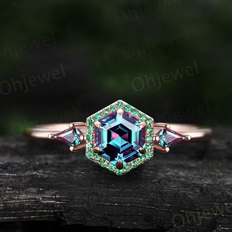 Hexagon Cut Green Moss Agate Ring Rose Gold Halo Emerald Ring - Etsy Amethyst Ring Rose Gold, Engagement Ring Gemstone, Emerald Ring Vintage, Rose Gold Halo, Ring Rosegold, Amethyst Ring Engagement, Cute Engagement Rings, Purple Amethyst Ring, Alexandrite Engagement Ring