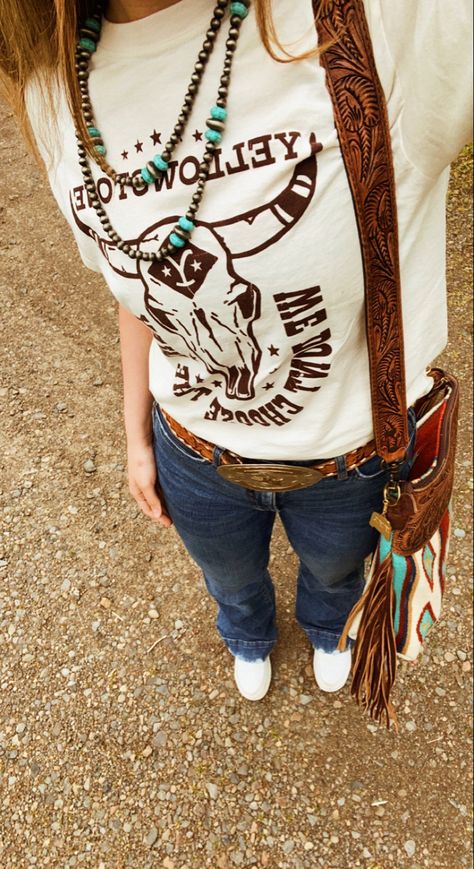 Yellowstone Attire, Western Closet, Country Girl Outfits, Foto Cowgirl, Turquoise Shirt, Western Bag, Square Toe Western Boots, Country Fits, Western Stuff