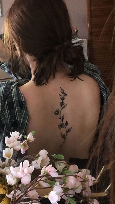 Flower Tattoo On Spine, Tattoo On Spine, Floral Spine Tattoo, Back Tattoos Spine, Clavicle Tattoo, Simple Flower Tattoo, Flower Spine Tattoos, Spine Tattoo Ideas, Tattoo Minimal