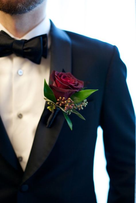 a burgundy rose boutonniere with leaves and berries is a bold touch to a classic black tux look Rose Boutineer, Red Rose Boutonniere, Red Boutonniere, Wedding Assistant, Red Rose Wedding, Rose Boutonniere, Corsage Wedding, Boutonniere Wedding, Pink Blossom