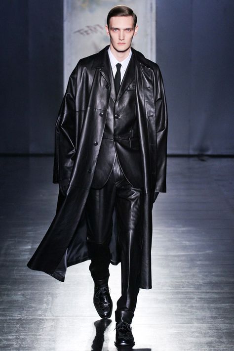 Leather Suit, Black Leather Coat, Long Leather Coat, 2016 Menswear, Söt Katt, Leather Wear, Leather Outfit, Suit And Tie, Runway Looks