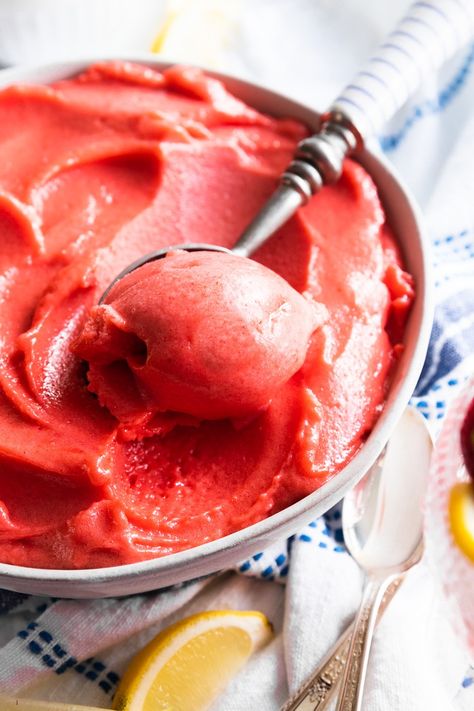 Strawberry Lemonade Sorbet || Good Things Baking Co. Fruity, sweet, and summery, with a tangy hint of lemon, this Strawberry Lemonade Sorbet is the perfect treat for hot summer days #dairyfree #summerdesserts #icecream #sorbet #glutenfree #goodthingsbakingco Strawberry Lemon Ice Cream, Strawberry Lemonade Sorbet Recipe, Strawberry Lemonade Sorbet, Lemonade Sorbet, Lemon Sorbet Recipe, Homemade Sorbet, Sherbet Recipes, Sorbet Recipe, Sorbet Ice Cream