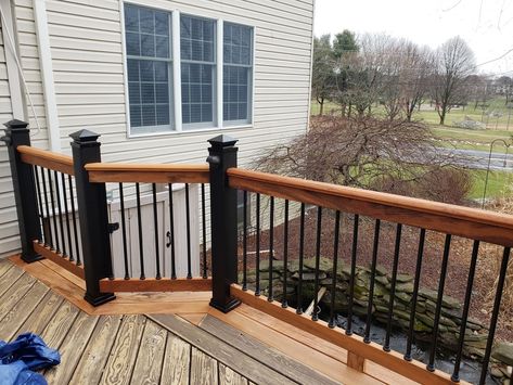 Black Spindles Wood Railing Deck, Deck Rails Ideas, Deck Styles, Railing Wood, Deck Redo, Deck Rails, Deck Post Caps, Wood Deck Railing, Composite Railing