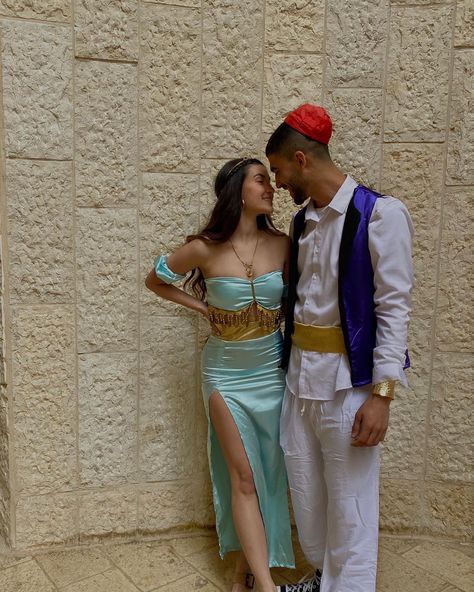 Aladdin And Jasmine Couple Costume, Jasmine Diy Costume Women, Couple Halloween Costumes Aladdin, Jasmine Costume Plus Size, Jasmine From Aladdin Costume, Jasmine Alladin Costume, Jazmin And Aladdin Costume, Aladdin Couple Costume, Aladin Family Costumes